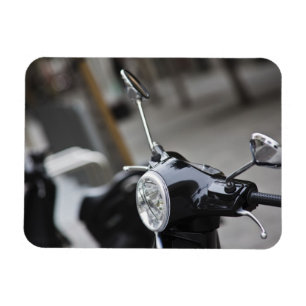 Ímã Madrid, Vespa scooter preta