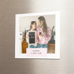 Imã Mãe Personalizada Eu Te Amo Foto<br><div class="desc">"Brilhe a geladeira ou o espaço de trabalho da mãe com este doce ímã personalizado com a sua foto favorita e a mensagem sincera 'Mãe, Eu Amo-Te' num fundo cor-de-rosa macio e pastel. Um perfeito pequeno guardião para o Dia das Mães, seu aniversário, ou apenas para lembrá-la de como ela...</div>