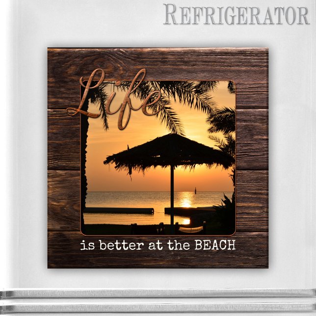 Imã Magnet de Fotografias de Praia de Holiday Keepsasa (Beach holiday keepsake magnet featuring your photo framed by rustic wood and rose gold text)