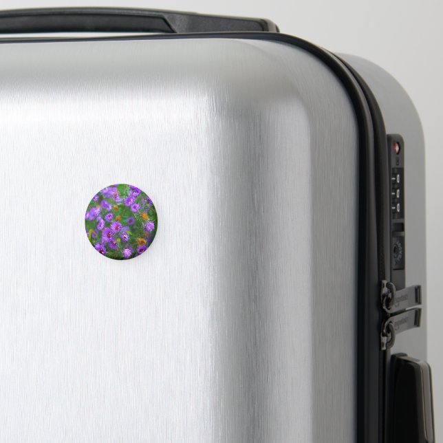 Imã  MAGNET mit lila Blumen (In Situ (Luggage))