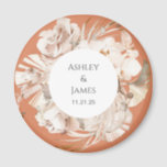 Imã Magneta de casamento do Terracotta-beige<br><div class="desc">Magneta de casamento de jardim floral personalizado bege</div>