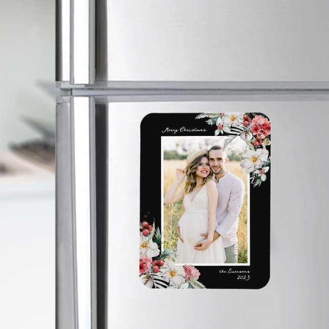 Ímã Magneta de Fotografia Elegante de Natal Negro (Elegant Black Holiday Card Magnet with Photo and Watercolor Botanical Floral Berries)