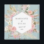 Imã magneta elegante do monograma floral boêmico<br><div class="desc">Nossa coleção "bohemian floral" tem lindas flores de blush e de lágrimas leves com folhagem bastante seca em fundo pastel de sua escolha. Junto com uma combinação de um roteiro elegante para todas as suas informações pessoais, somos positivos que você vai adorar misturar e combinar diferentes itens desta coleção. Verifique...</div>