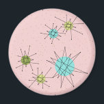 Imã Magneta Icônica de Impulsos Atômicos Rosa<br><div class="desc">Este padrão de ímãs atômicas cor-de-rosa apresenta rajadas atômicas icônicas. Isso mesmo! A antiga escola, o fundo colorido de primeira-dama cor-de-rosa com manchas de ouro é o pano de fundo perfeito para a vibrante turquesa, o aipo de salga e os círculos verdes cor de pera da cozinha. As manchas de...</div>
