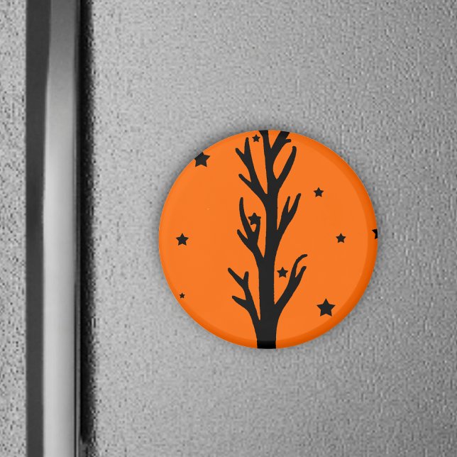 Imã Magneta Preta de Silhueta Spooky (Spooky barren black tree with black stars on bright orange round Halloween magnet.)