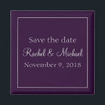 Imã Magnífico Guardar a Ameixa de Data e Prata<br><div class="desc">Procurando a data perfeita para o seu casamento, este imã será o lembrete perfeito para os seus produtos de casamento. Exibindo um lindo fundo roxo de ameixa com texto prateado, personalize o seu hoje!</div>