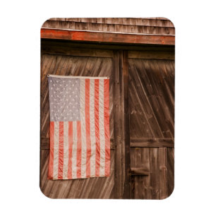 Ímã Maine, Bandeira Americana desbotada na porta de um