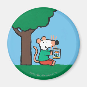 Imã Maisy lê seu livro da biblioteca fora