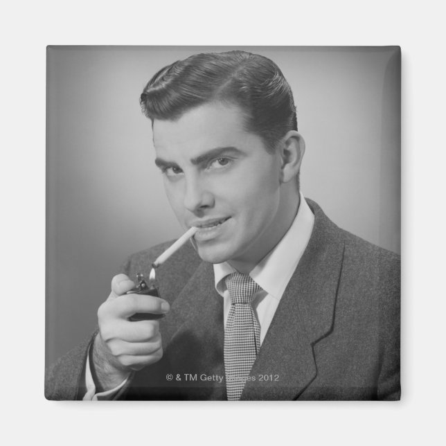 Imã Man Lighting Cigarette (Frente)