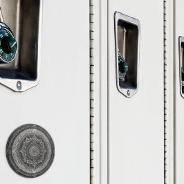 Imã Mandala floral branca e negra