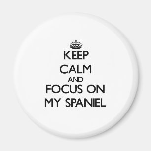 Imã Mantenha a calma e o foco em meu Spaniel