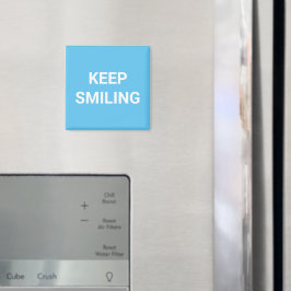 Imã Mantenha o Smiling, céu azul, branco Magnet