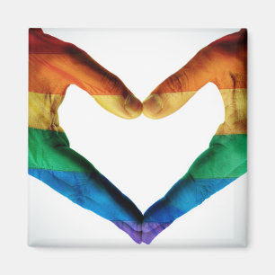 Imã Mãos pintadas como um coração do arco-íris