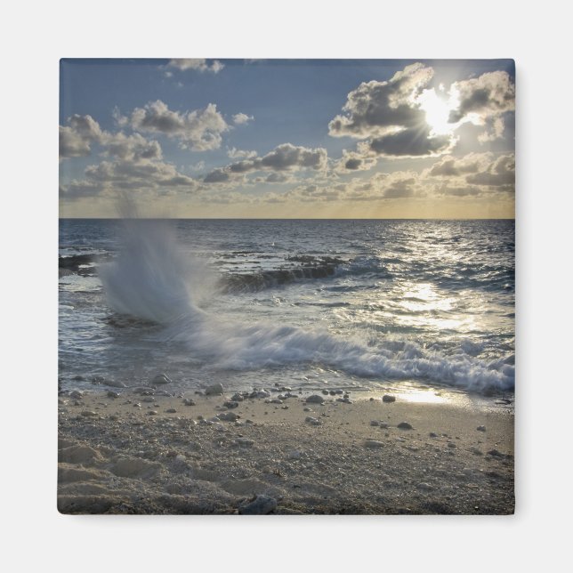 Imã Mar do Caribe, Ilhas Cayman. Ondas batendo (Frente)