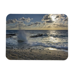 Ímã Mar do Caribe, Ilhas Cayman. Ondas batendo
