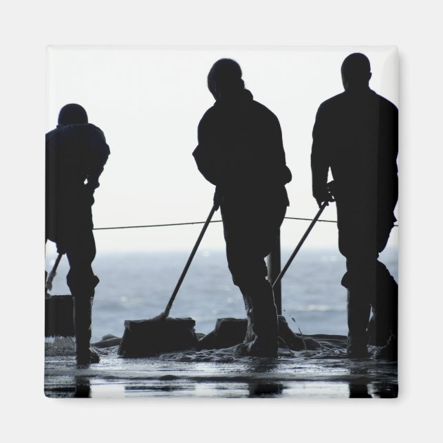 Imã Marinheiros varrem o hangar (Frente)