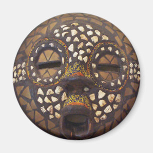 Imã Máscara africana com escudos do cowrie