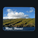 Ímã Maui Hawaii - Lindas Montanhas Oceânicas Fotografi<br><div class="desc">Uma bela fotografia da Baía de Maalaea em Maui,  Havaí. Bonito montanhas verdes,  enrolando a maravilhosa paisagem marinha azul oceânica com moinhos de vento e nuvens brancas no topo da adorável colina. Esta paisagem cênica é amada pelos havaianos e turistas nas férias.</div>