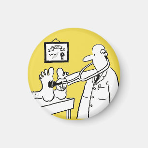 Imã Médico com Stetoscope Verificando Pés