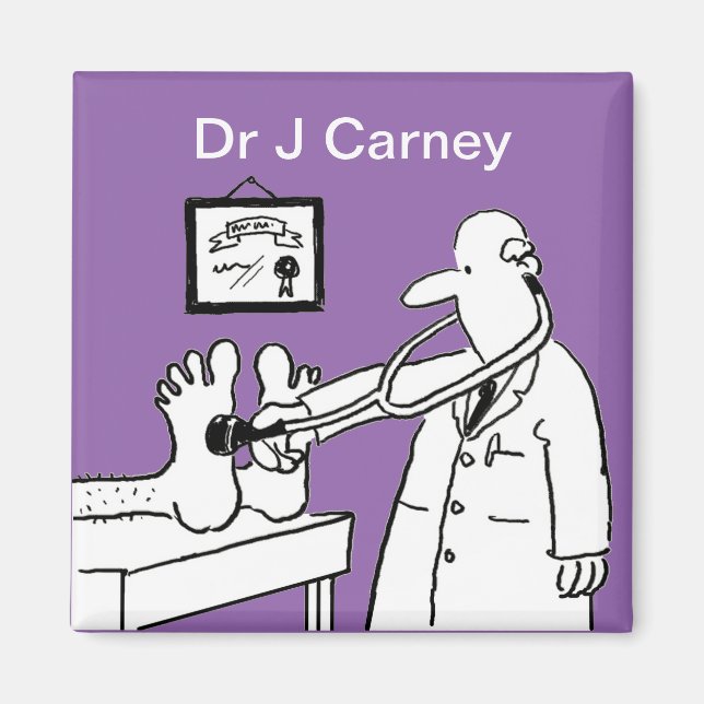 Imã Médico com Stetoscope Verificando Pés (Frente)