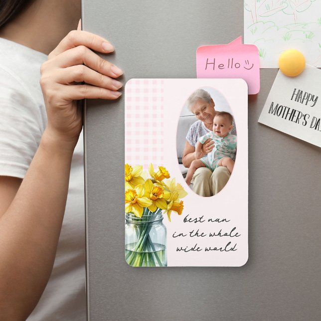 Ímã Melhor Foto Vertical Rosa Gingham e Daffodils (Fridge Magnet for the best Nan with daffodils and editable wording - perfect for Mother's Day)