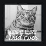 Imã Melhor Pai De Gato De Foto Personalizada De Pet Mo<br><div class="desc">Este design simples e clássico é composto por tipografia serif e adiciona uma foto personalizada</div>