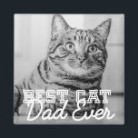Imã Melhor Pai De Gato De Foto Personalizada De Pet Mo<br><div class="desc">Este design simples e clássico é composto por tipografia serif e adiciona uma foto personalizada</div>