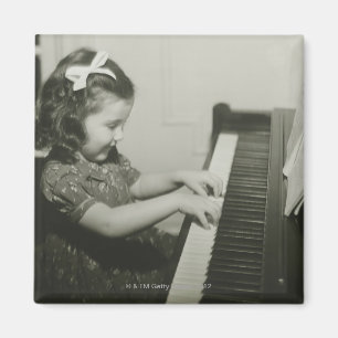 Imã Menina que joga o piano