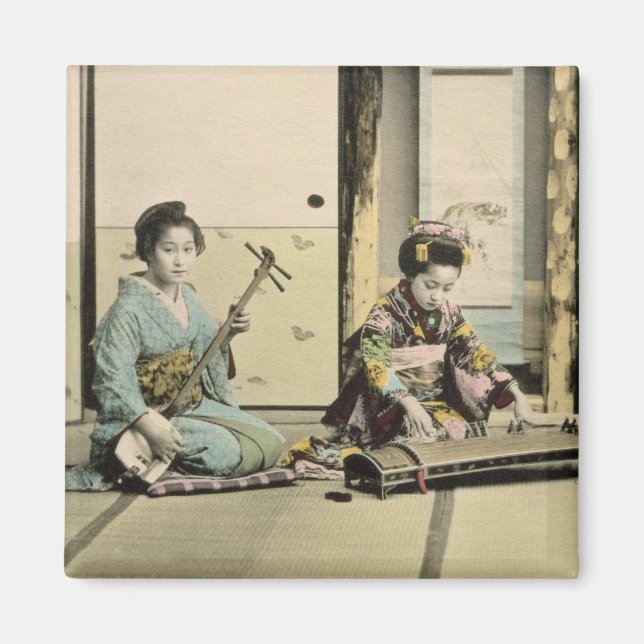 Imã Meninas japonesas tocando flauta, 'koto' e samis (Frente)