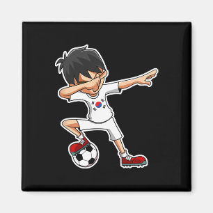 Imã Menino de futebol fazendo Dabbing Camisa da Coreia