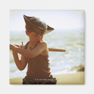 Imã Menino que joga o pirata, espada de madeira