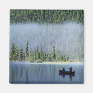 Imã Meninos pescando no Lago Waterfowl, Banff Nacional