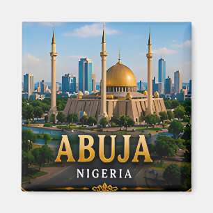 Imã Mesquita Nacional de Abuja e horizonte moderno da