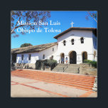 Imã Missão San Luis Obispo de Tolosa Magnet<br><div class="desc">Fotografia original sua, Mary Sark. Este é um ímã de lembrança de fotografia da histórica Missão San Luis Obispo de Tolosa. Faz um presente de excelente e uma adição de excelente à coleção de lembranças de todos. Sinta-se à vontade para personalizá-lo de acordo com as suas necessidades.</div>