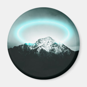 Imã Misteriosa luz azul-neon da montanha nevada