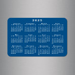 Ímã Modelo de fundo azul de calendário branco 2025<br><div class="desc">O calendário branco de 2025 é sobreposto a um modelo de fundo azul neste ímã flexível de 4"x6". Você pode adicionar sua própria imagem de fundo na barra lateral, se quiser. Se você quiser um plano de fundo de cor diferente, toque em "Editar usando a Ferramenta de Design", selecione o...</div>