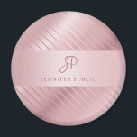 Imã Modelo de Rosa Elegante moderno monograma<br><div class="desc">Monograma Moderno Elegante Rosa com Modelo redondo Dourado.</div>