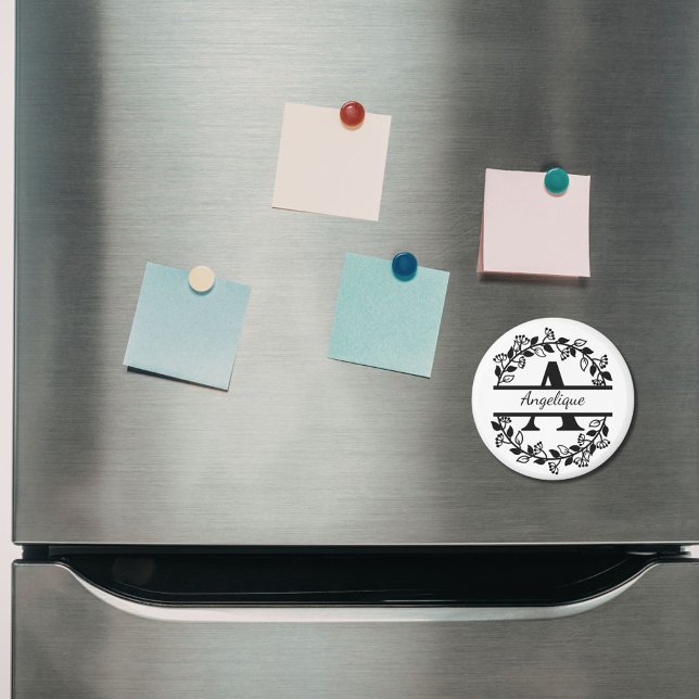 Imã Modern Black Floral Wreath Split Monogram "A" (Criador carregado)