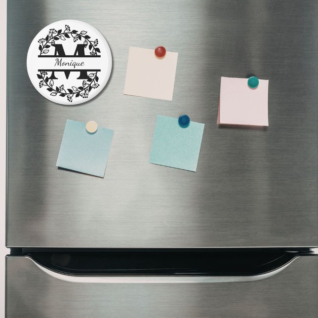 Imã Modern Black Floral Wreath Split Monogram "M" (Criador carregado)