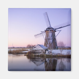 Imã Moinho de vento durante o nascer do sol, Holland