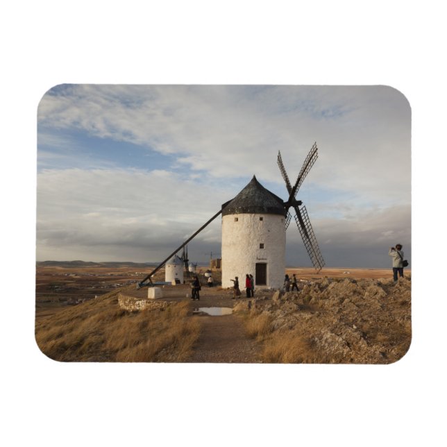 Ímã Moinhos de vento antigos de La Mancha, com visitan (Horizontal)