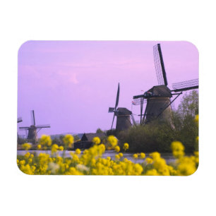 Ímã Moinhos de vento ao longo do canal em Kinderdijk,