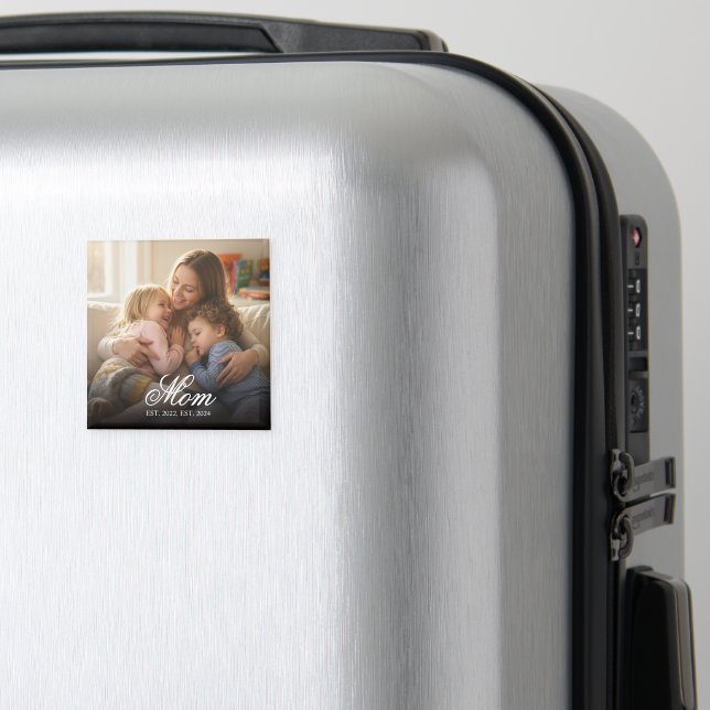 Imã Mom Established Black Elegant Script Photo (In Situ (Luggage))