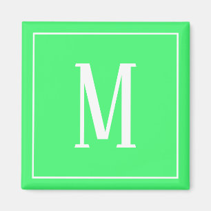 Imã Monograma branco sobre ímã verde claro quadrado