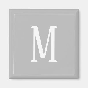 Imã Monograma Branco sobre Magnet em Cinza