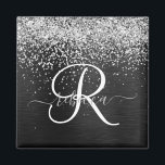 Imã Monograma do Sparkle Preto com Glitter de Prata Pe<br><div class="desc">Personalize facilmente este elegante design de ímã modesto com brilho bonito prateado cintilante em um fundo metálico escovado preto.</div>