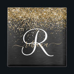 Imã Monograma Dourado de brilho preto com brilho perso<br><div class="desc">Personalize facilmente este elegante design de ímã modesto com brilho bonito de ouro brilhante num fundo metálico escovado preto.</div>