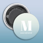 Imã Monograma Moderno Nome Inicial Gradiente Aqua Teal<br><div class="desc">Design de nome inicial minimalista da tipografia moderna que pode ser mudado para personalizar. Branco sobre um chalé para aqua fundo de gradiente de oceano azul.</div>