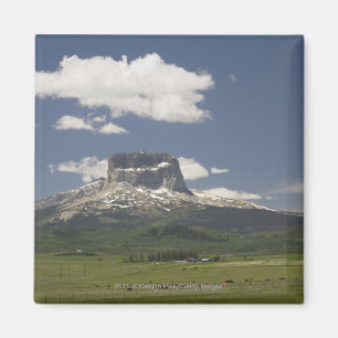 Imã Montanha principal com os pastos de pastar o gado