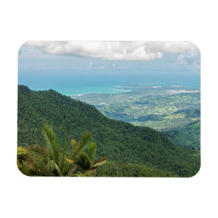 Ímã montanhas luquillo sobre Porto Rico litoral